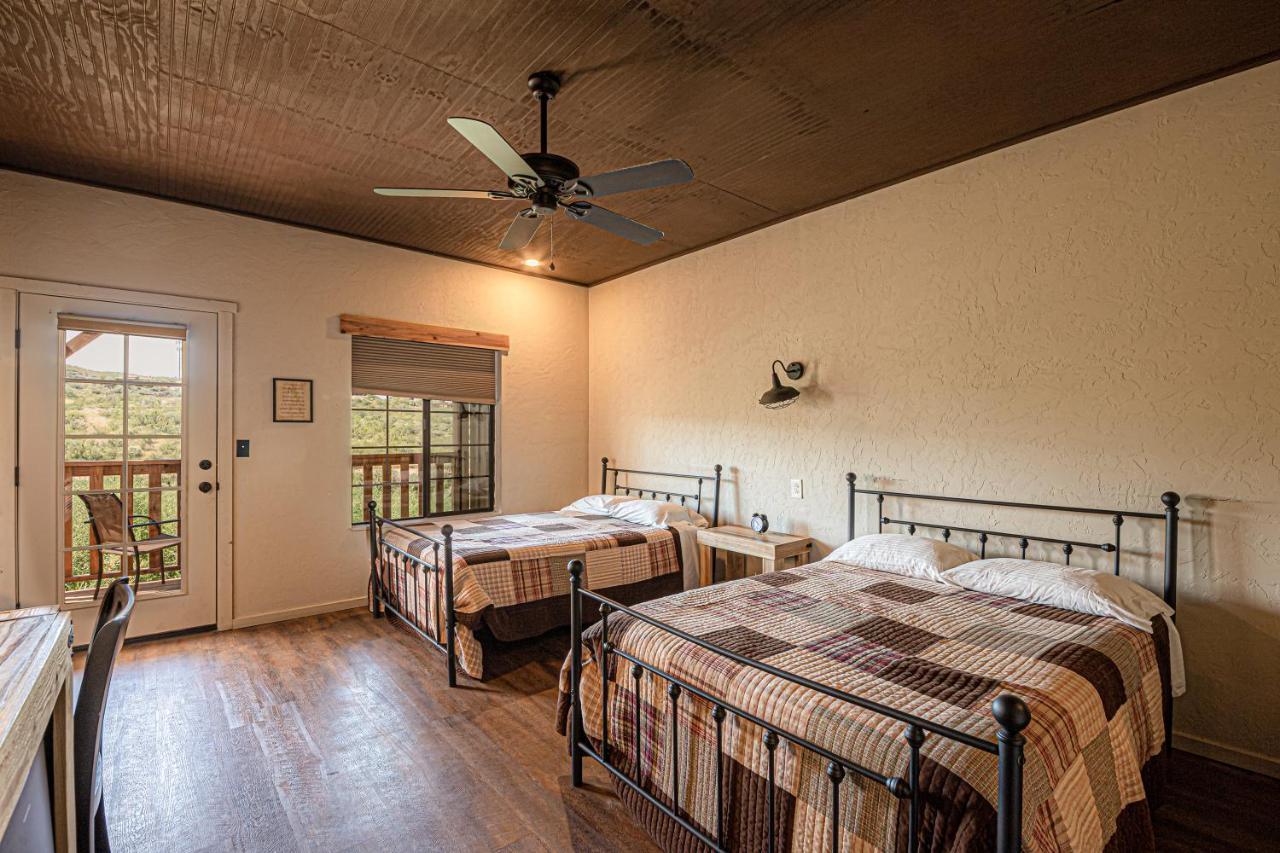-Pet Friendly- Miners Cabin #5 -Two Double Beds - Private Balcony Hotel Tombstone Exterior photo