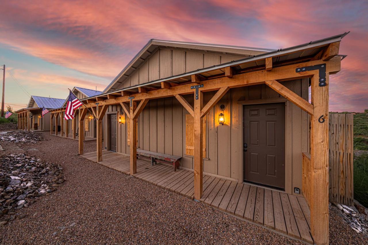 -Pet Friendly- Miners Cabin #5 -Two Double Beds - Private Balcony Hotel Tombstone Exterior photo